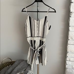 Boohoo shorts romper black and white strips